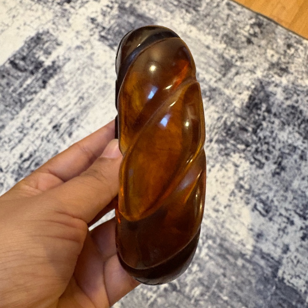 Vintage Amber Thick Resin Bangle - Picture 4 of 4